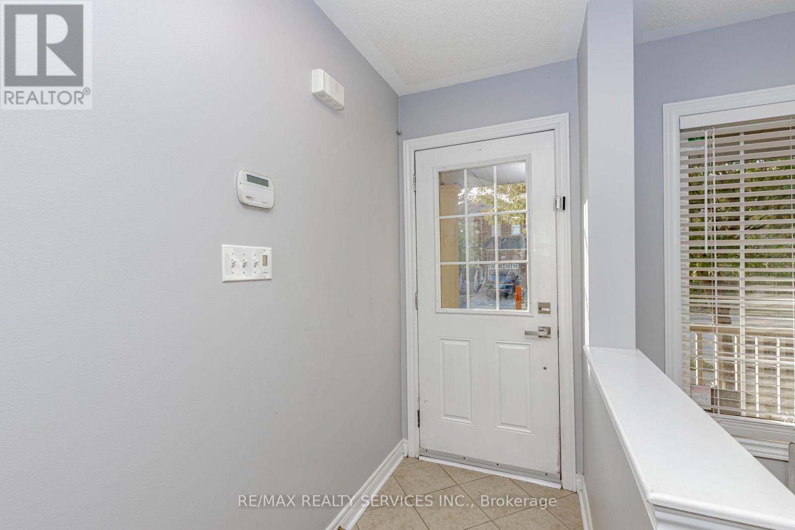 152 Weston Drive, Milton, Ontario  L9T 0V6 - Photo 3 - W12414864