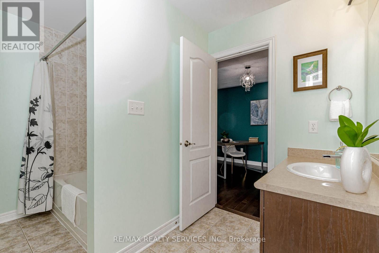 152 Weston Drive, Milton, Ontario  L9T 0V6 - Photo 36 - W12414864