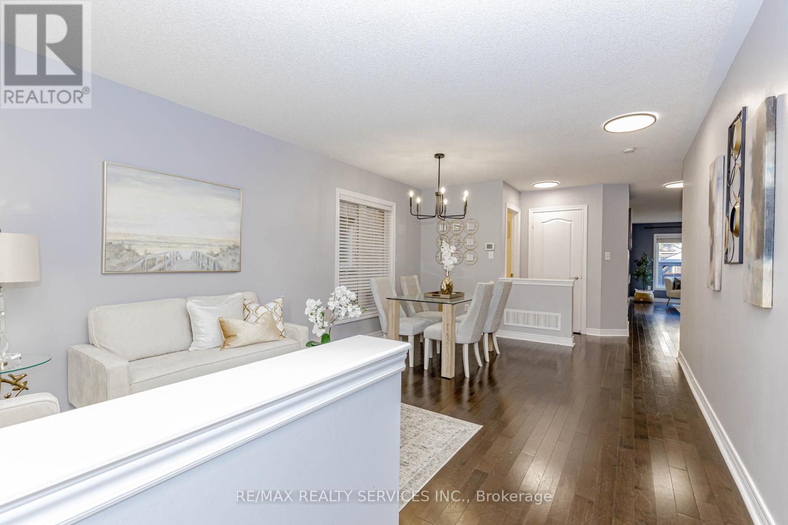 152 Weston Drive, Milton, Ontario  L9T 0V6 - Photo 4 - W12414864