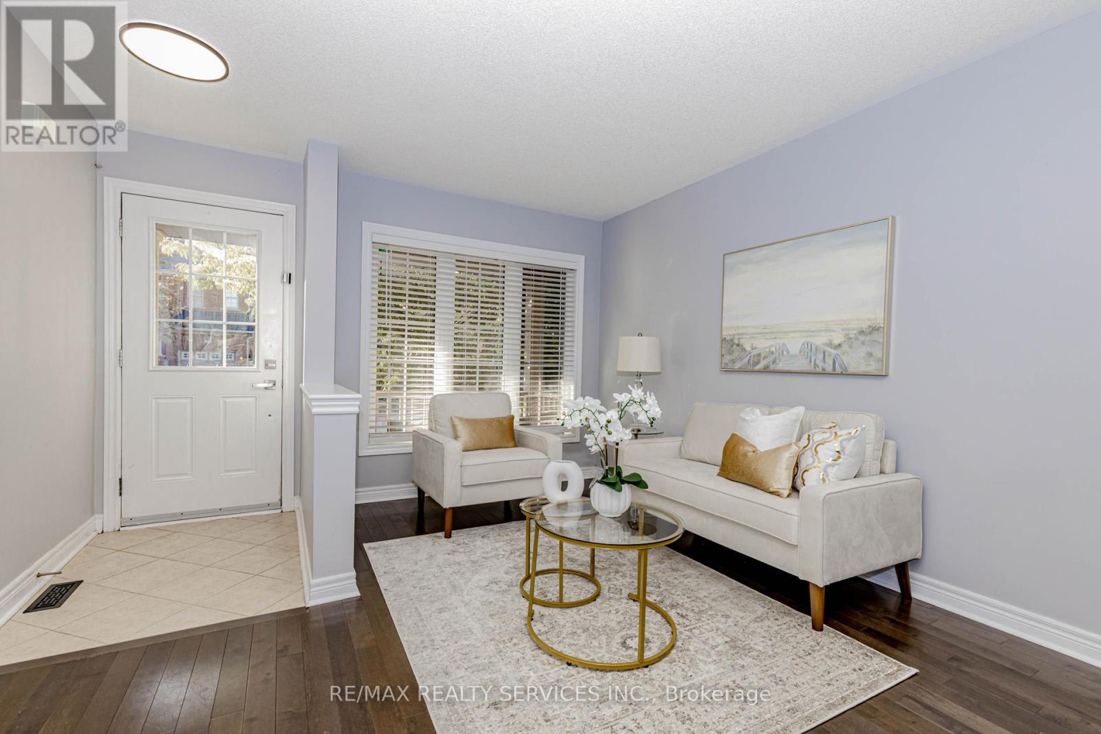 152 Weston Drive, Milton, Ontario  L9T 0V6 - Photo 5 - W12414864