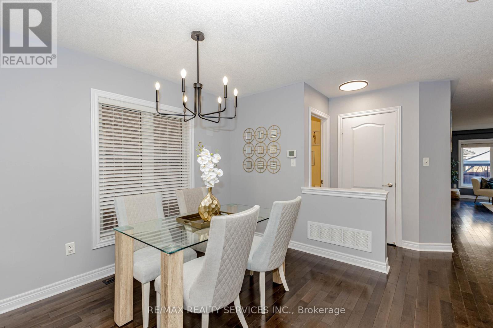 152 Weston Drive, Milton, Ontario  L9T 0V6 - Photo 7 - W12414864
