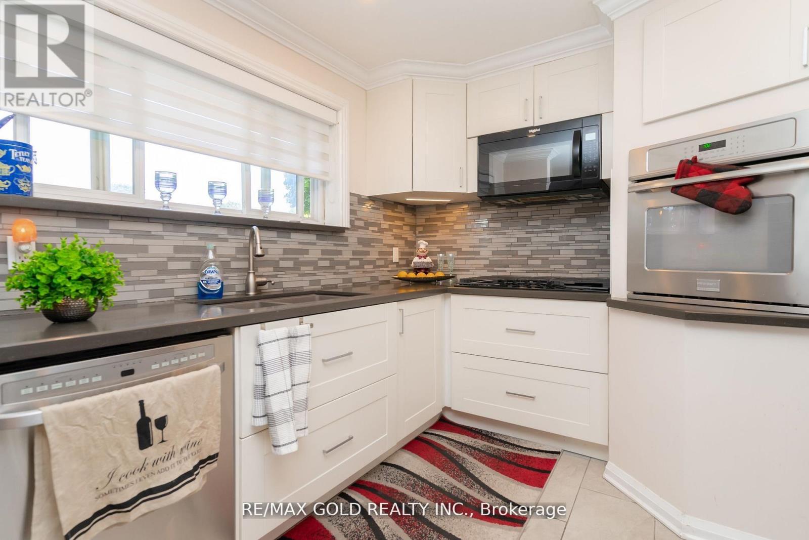 9 Ashwood Crescent, Brampton, Ontario  L6T 1M1 - Photo 15 - W12414892