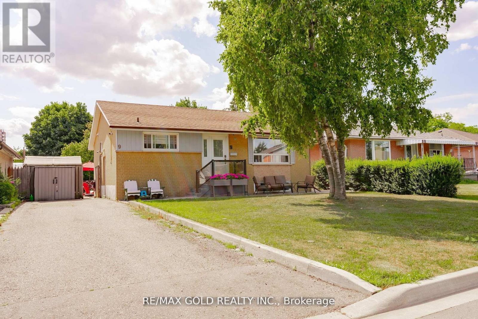 9 Ashwood Crescent, Brampton, Ontario  L6T 1M1 - Photo 3 - W12414892