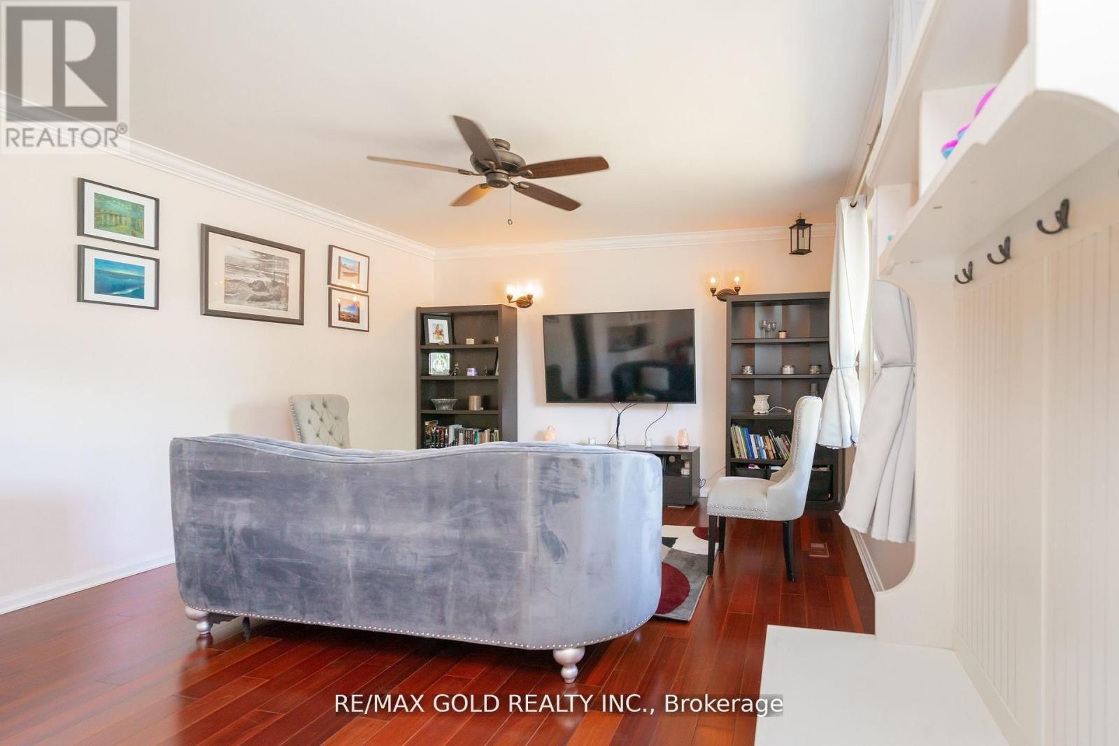 9 Ashwood Crescent, Brampton, Ontario  L6T 1M1 - Photo 7 - W12414892