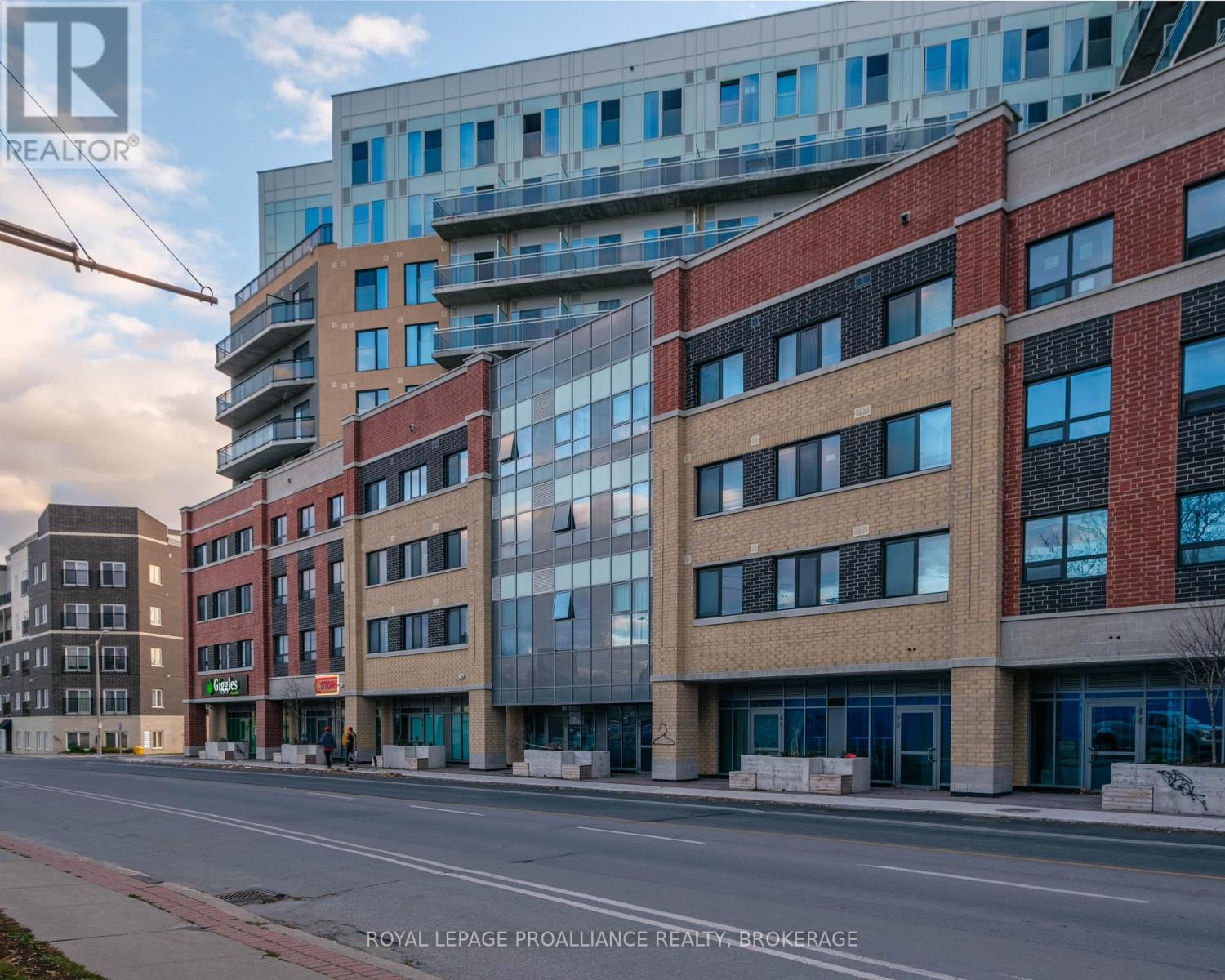 415 - 652 Princess Street, Kingston, Ontario  K7L 1E5 - Photo 1 - X12415056