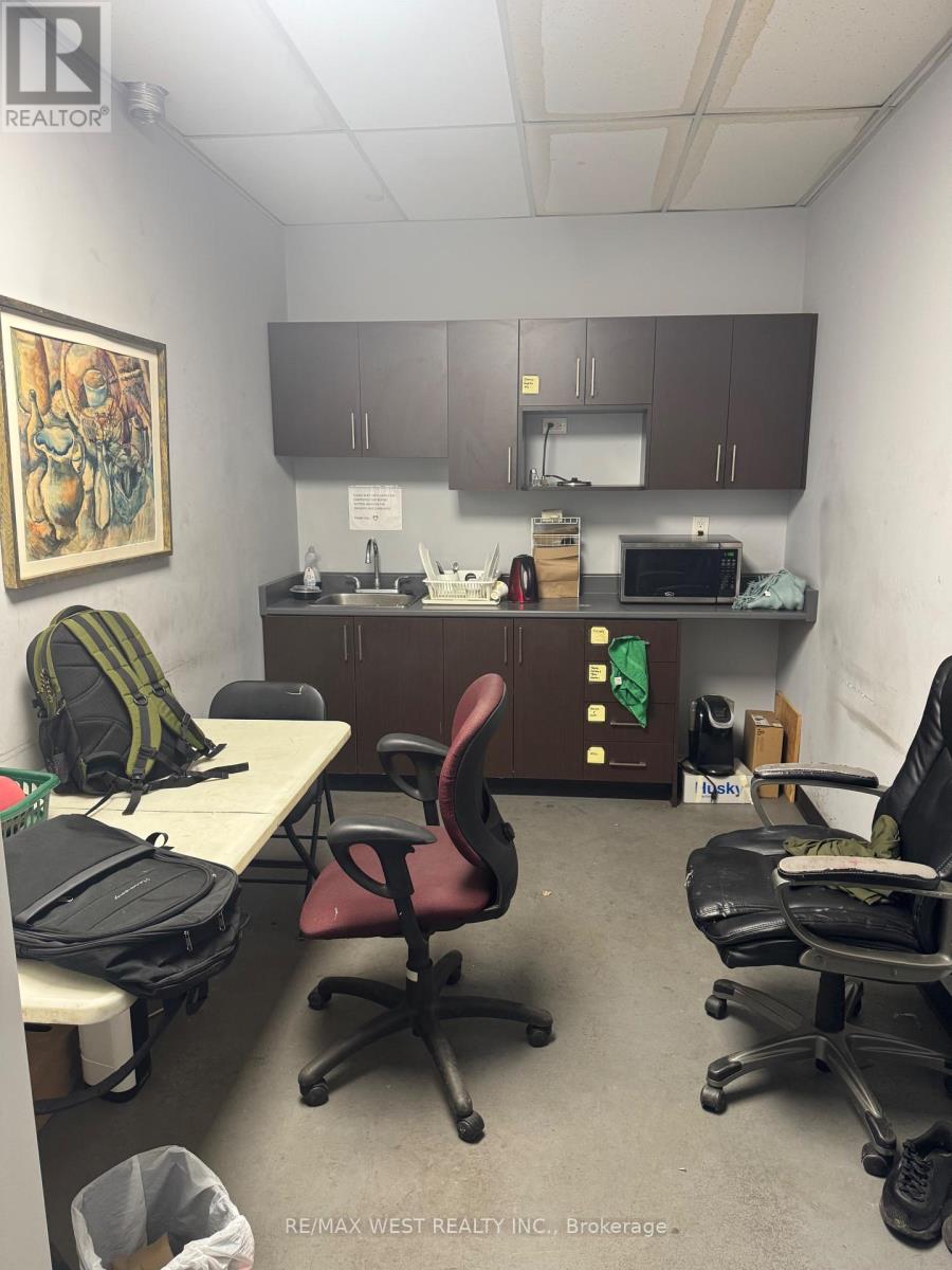 6 - 1331 Matheson Boulevard E, Mississauga, Ontario  L4W 1R1 - Photo 6 - W12410438