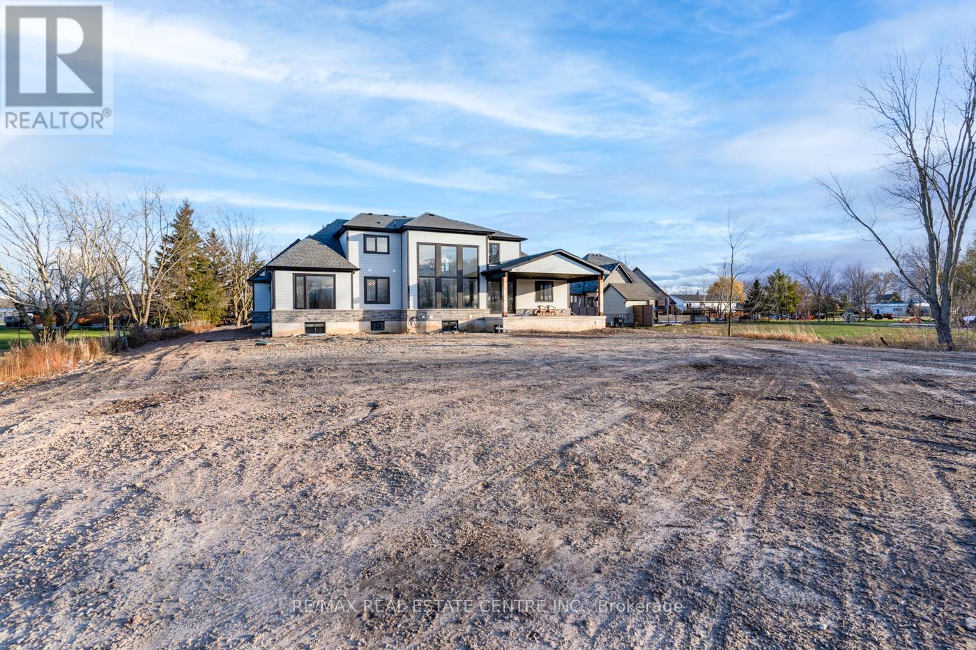 256 Mountain Road, Grimsby, Ontario  L3M 4E7 - Photo 40 - X12392780