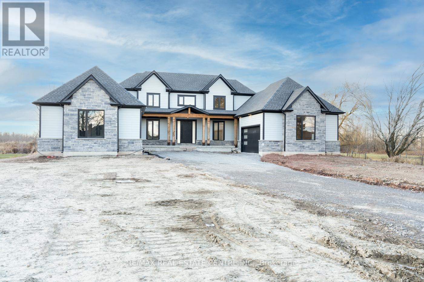 256 Mountain Road, Grimsby, Ontario  L3M 4E7 - Photo 41 - X12392780