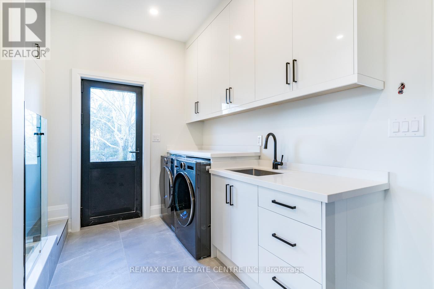 256 Mountain Road, Grimsby, Ontario  L3M 4E7 - Photo 19 - X12392780