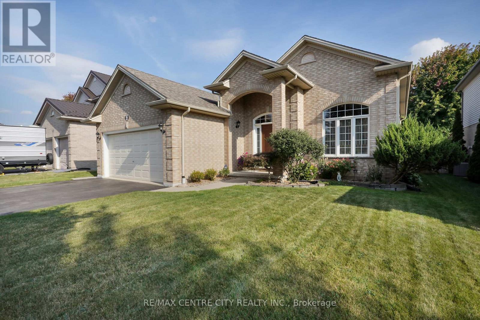 9 Willard Crescent, Middlesex Centre, Ontario  N0L 1R0 - Photo 1 - X12415100