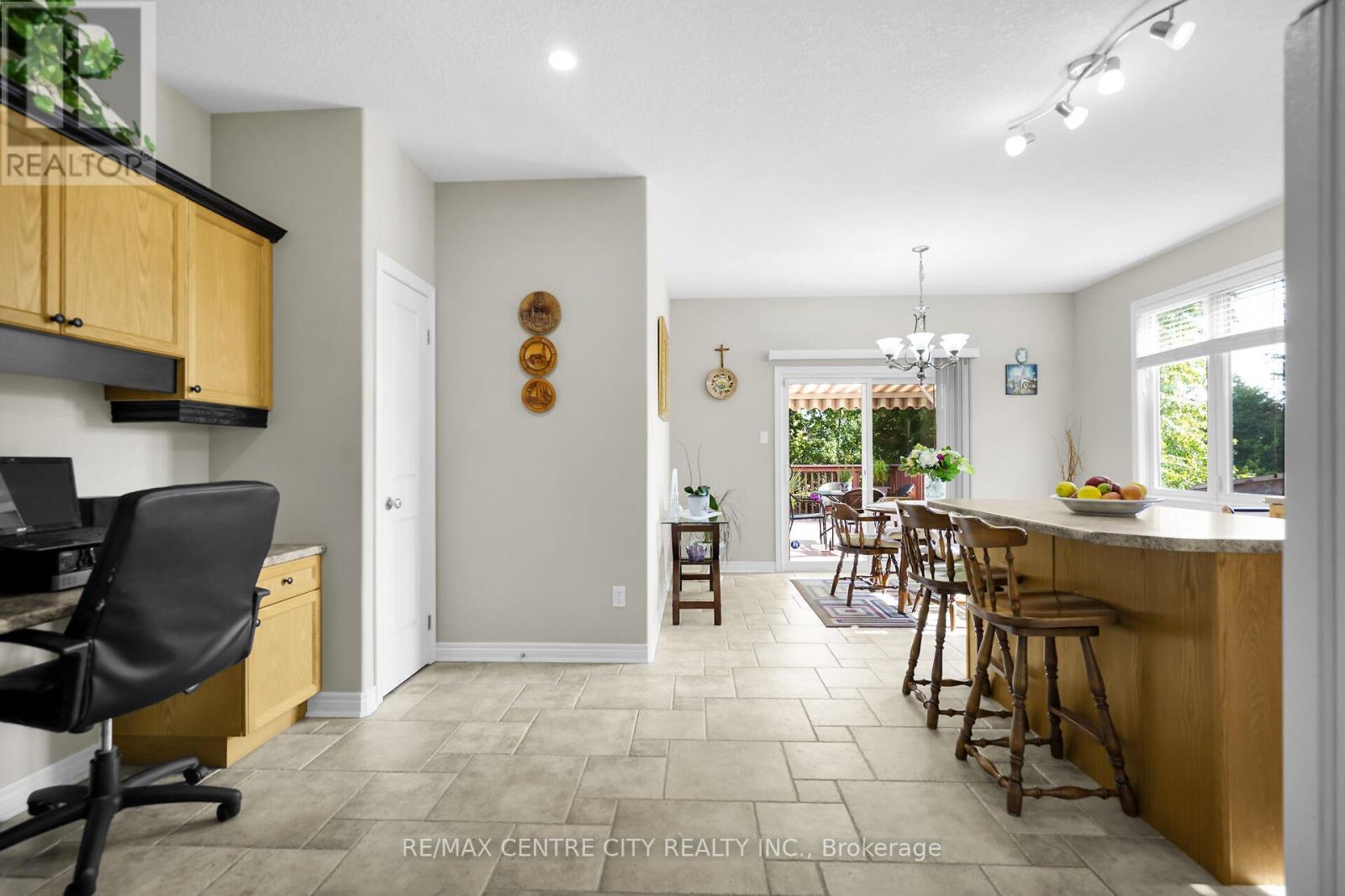 9 Willard Crescent, Middlesex Centre, Ontario  N0L 1R0 - Photo 11 - X12415100