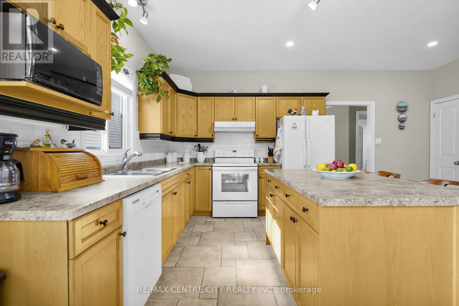 9 Willard Crescent, Middlesex Centre, Ontario  N0L 1R0 - Photo 14 - X12415100