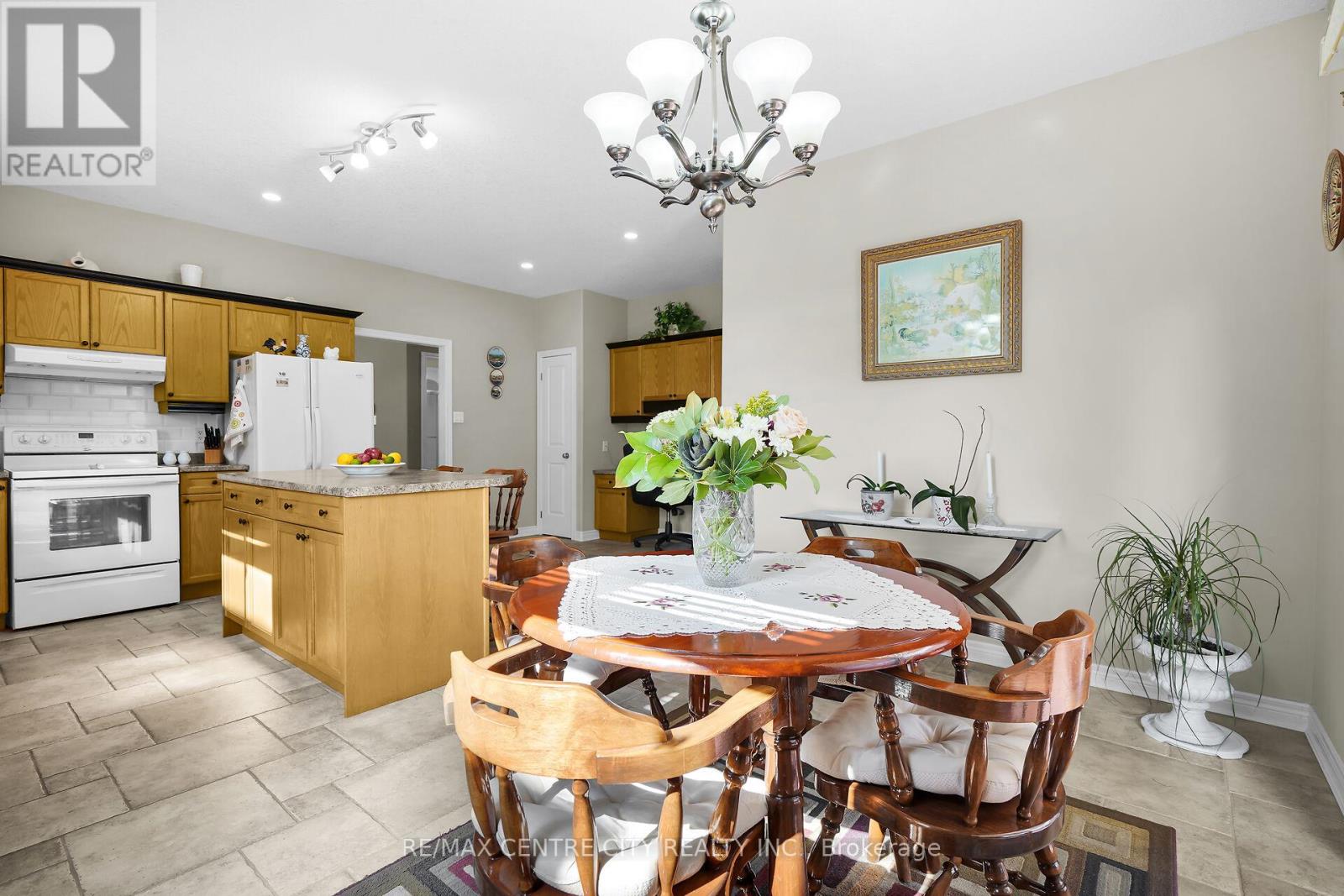 9 Willard Crescent, Middlesex Centre, Ontario  N0L 1R0 - Photo 18 - X12415100