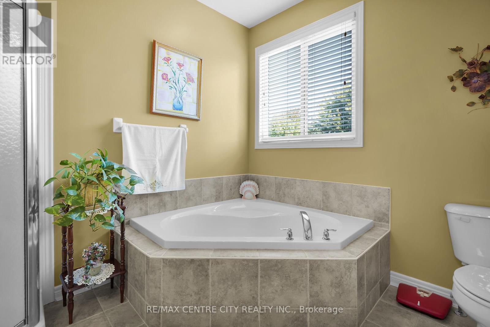 9 Willard Crescent, Middlesex Centre, Ontario  N0L 1R0 - Photo 25 - X12415100