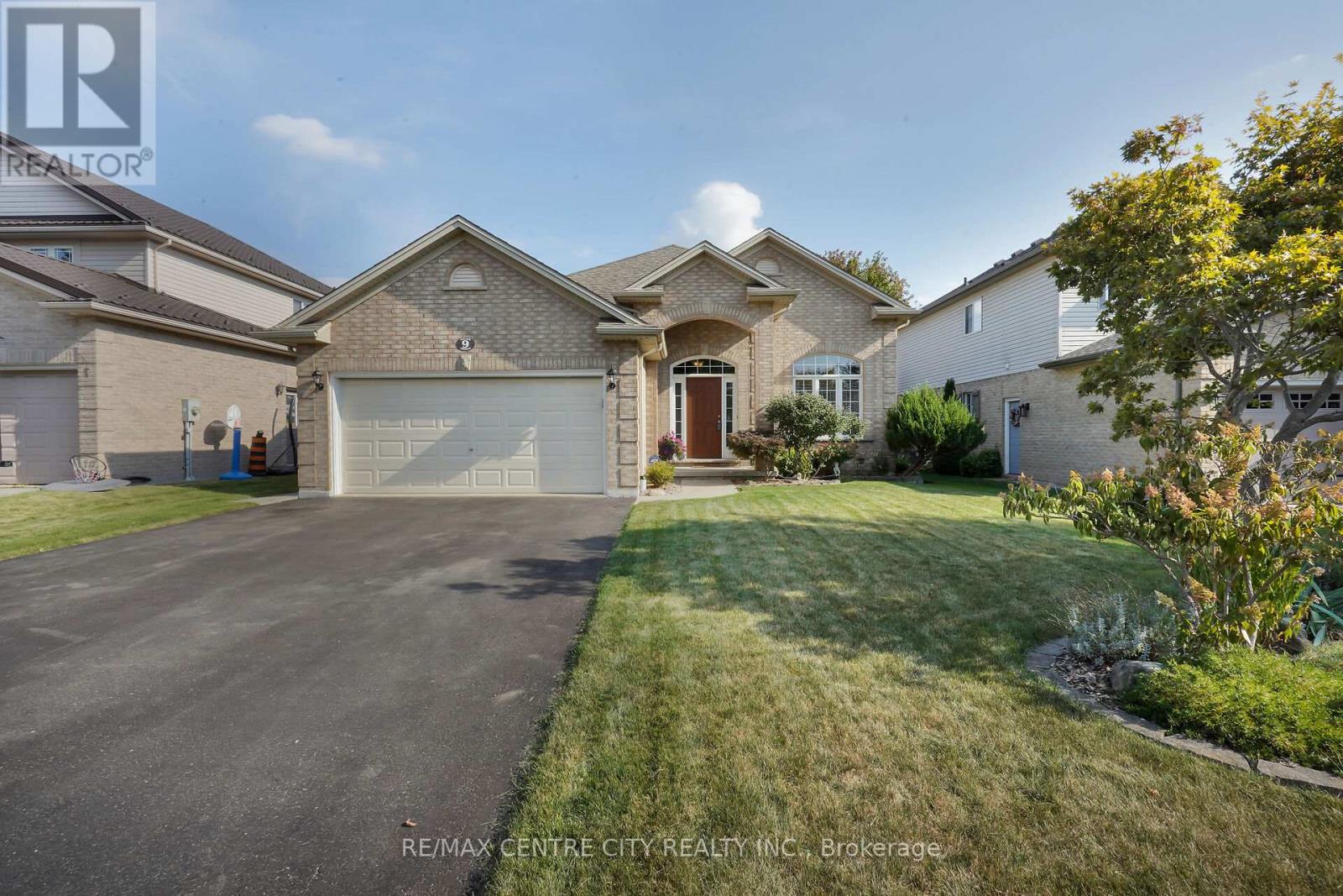 9 Willard Crescent, Middlesex Centre, Ontario  N0L 1R0 - Photo 3 - X12415100