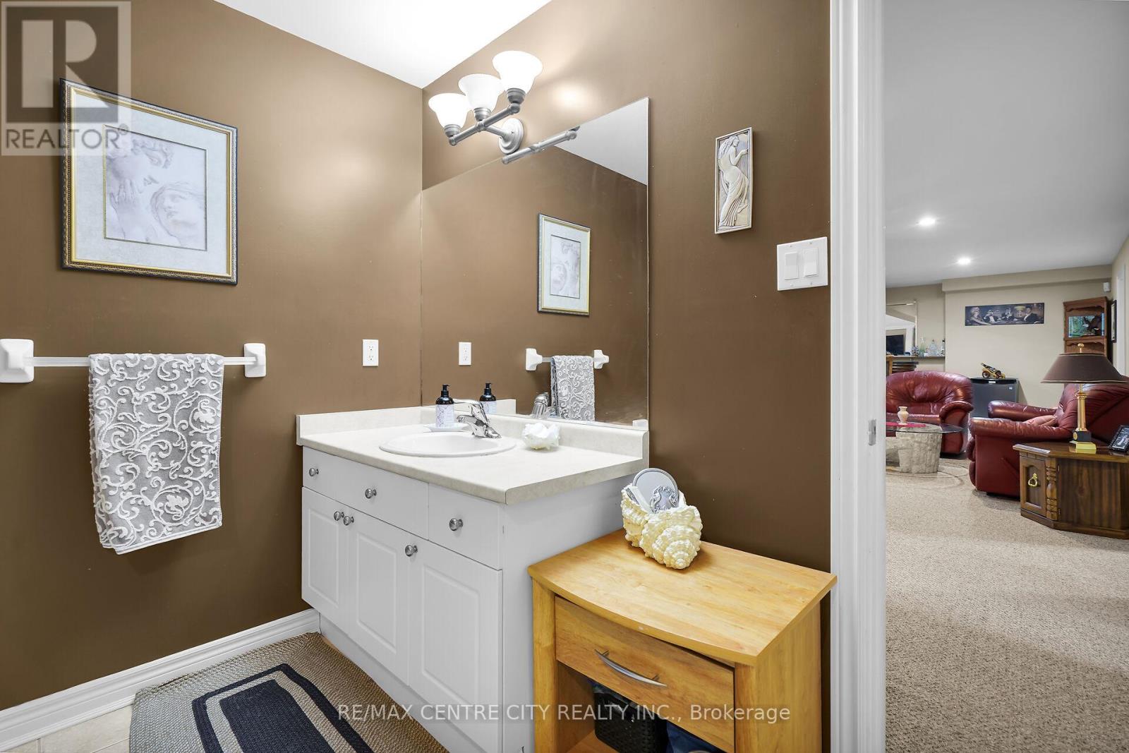 9 Willard Crescent, Middlesex Centre, Ontario  N0L 1R0 - Photo 39 - X12415100