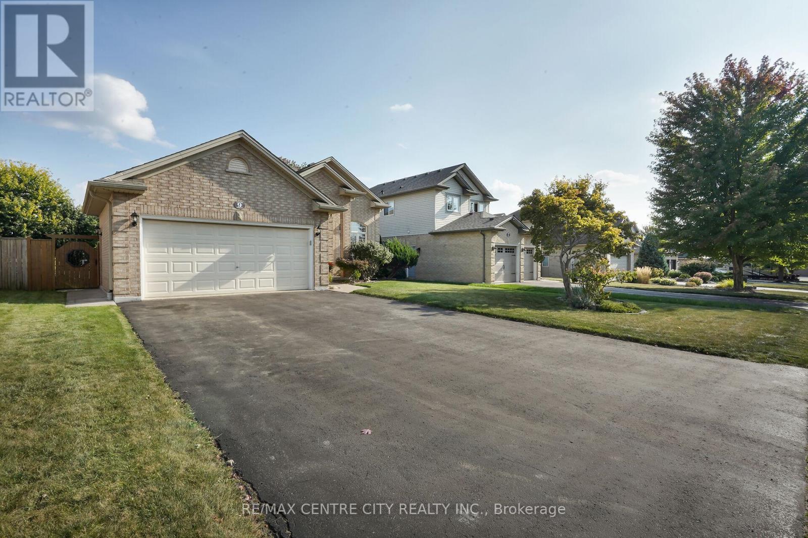 9 Willard Crescent, Middlesex Centre, Ontario  N0L 1R0 - Photo 4 - X12415100