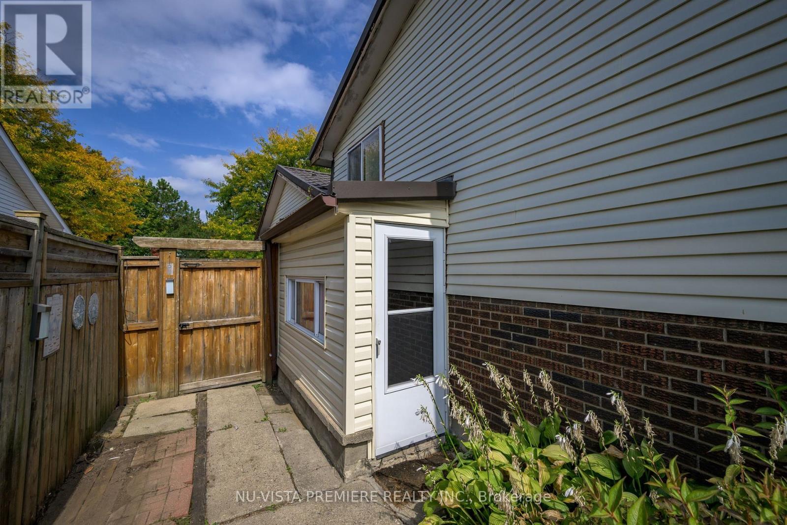 195 Banbury Road, London South, Ontario  N5Z 4M1 - Photo 9 - X12415121
