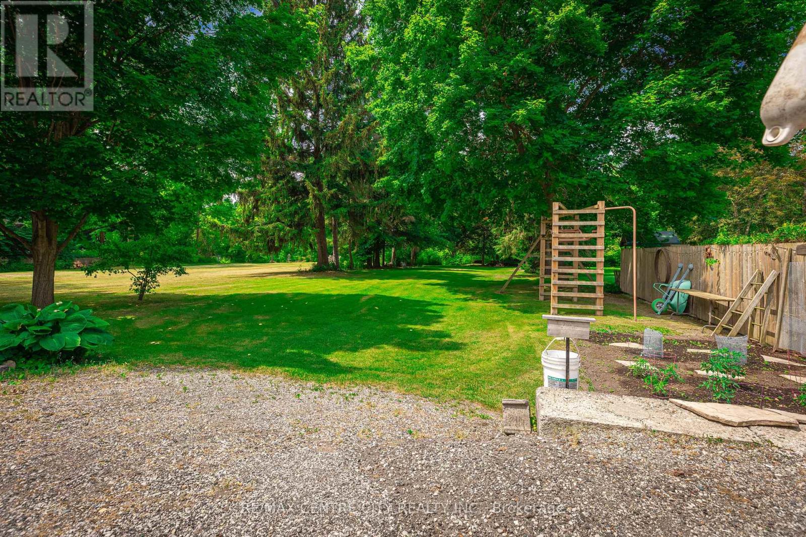 15 Sunset Drive, St. Thomas, Ontario  N5P 2J5 - Photo 30 - X12415123
