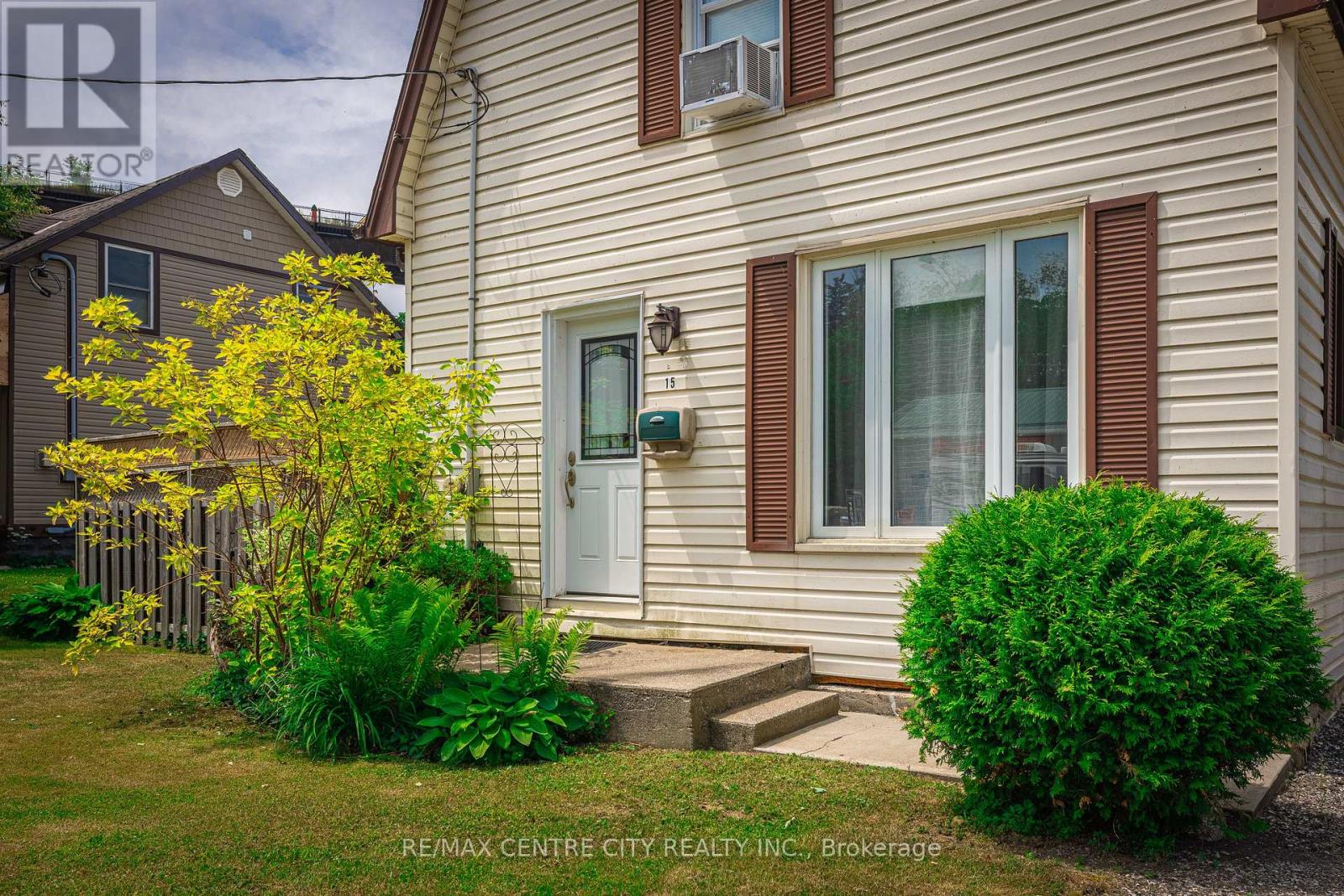 15 Sunset Drive, St. Thomas, Ontario  N5P 2J5 - Photo 4 - X12415123