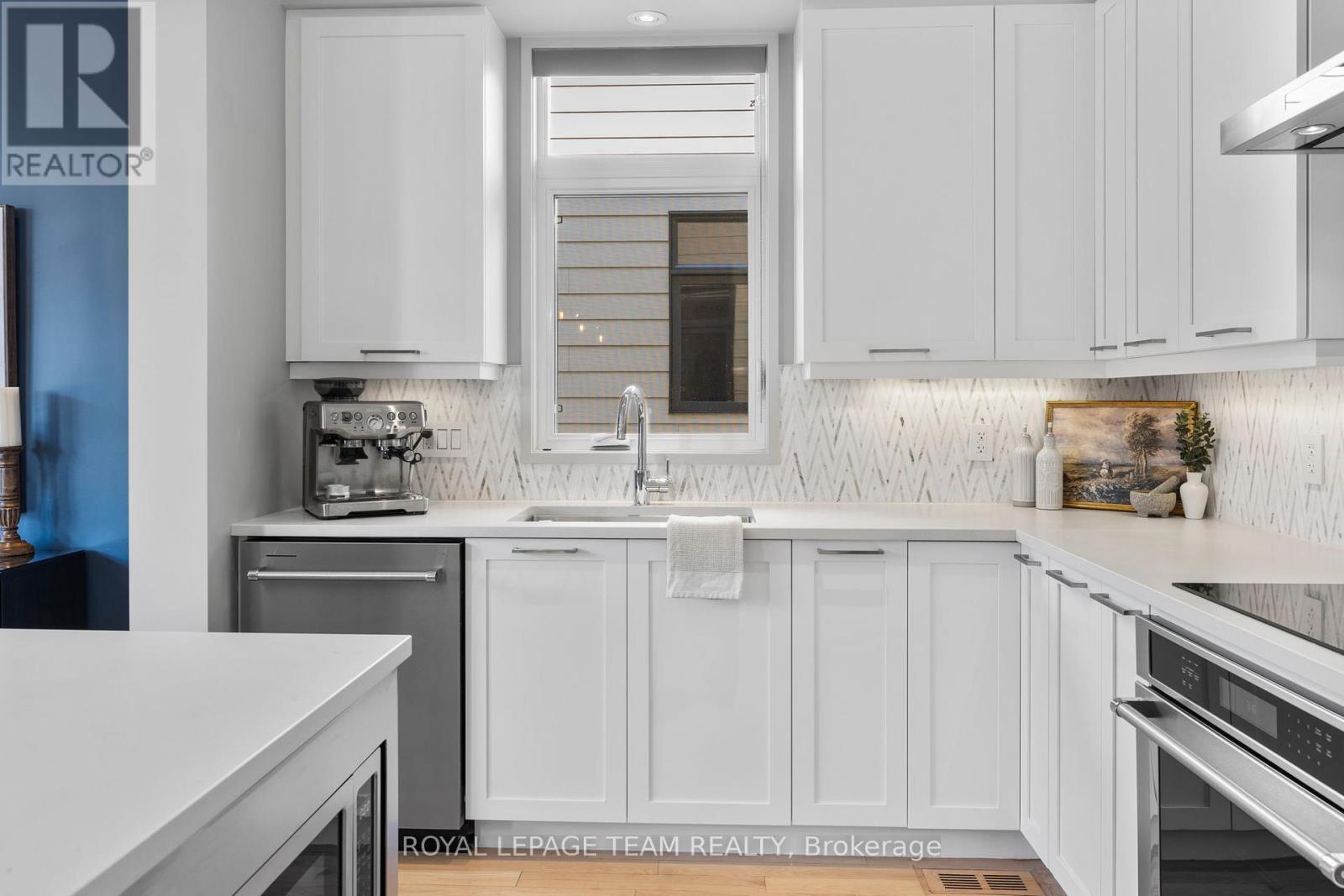 304 Long Acres Street, Ottawa, Ontario  K2M 0H1 - Photo 16 - X12415027