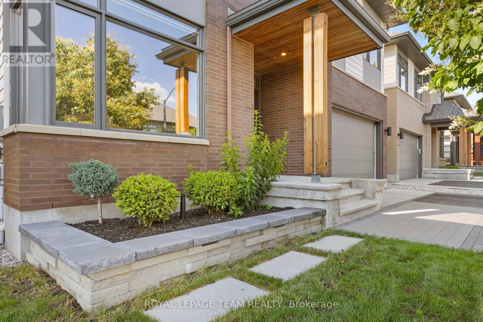 304 Long Acres Street, Ottawa, Ontario  K2M 0H1 - Photo 5 - X12415027