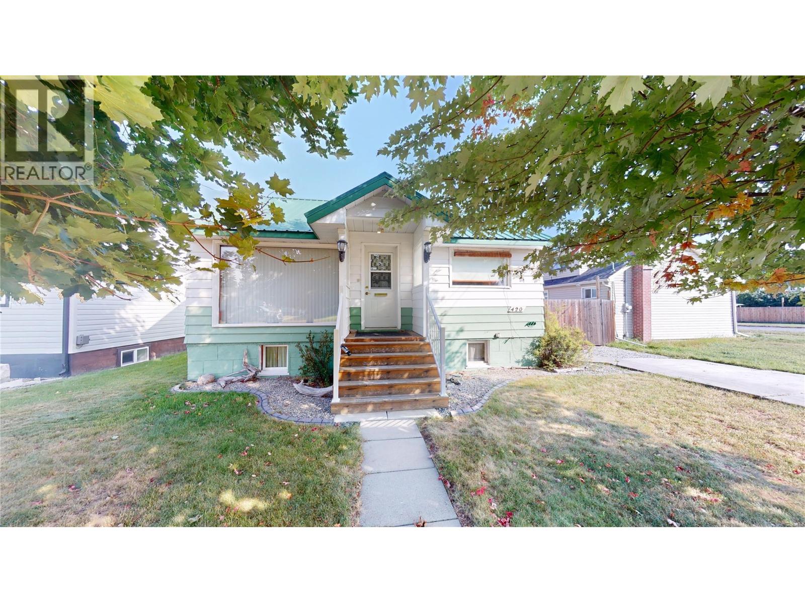 420 12th Avenue S, Cranbrook, British Columbia  V1C 2S7 - Photo 1 - 10363356