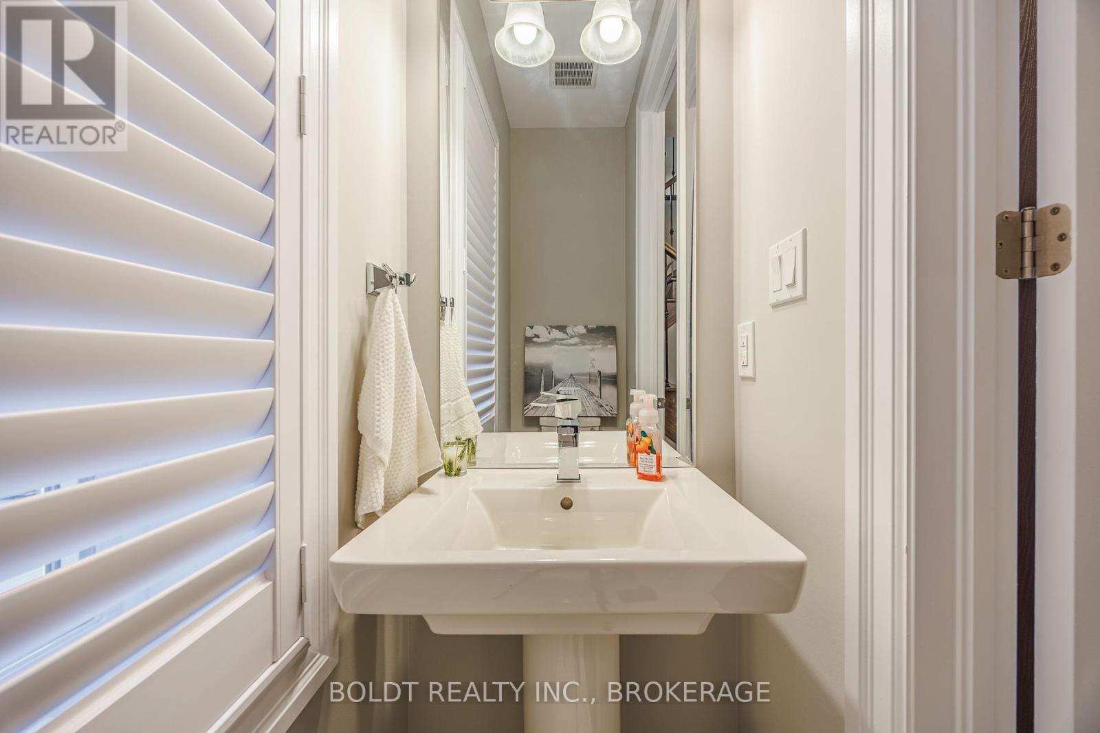 28 Windsor Circle, Niagara-On-The-Lake, Ontario  L0S 1J0 - Photo 14 - X12415015