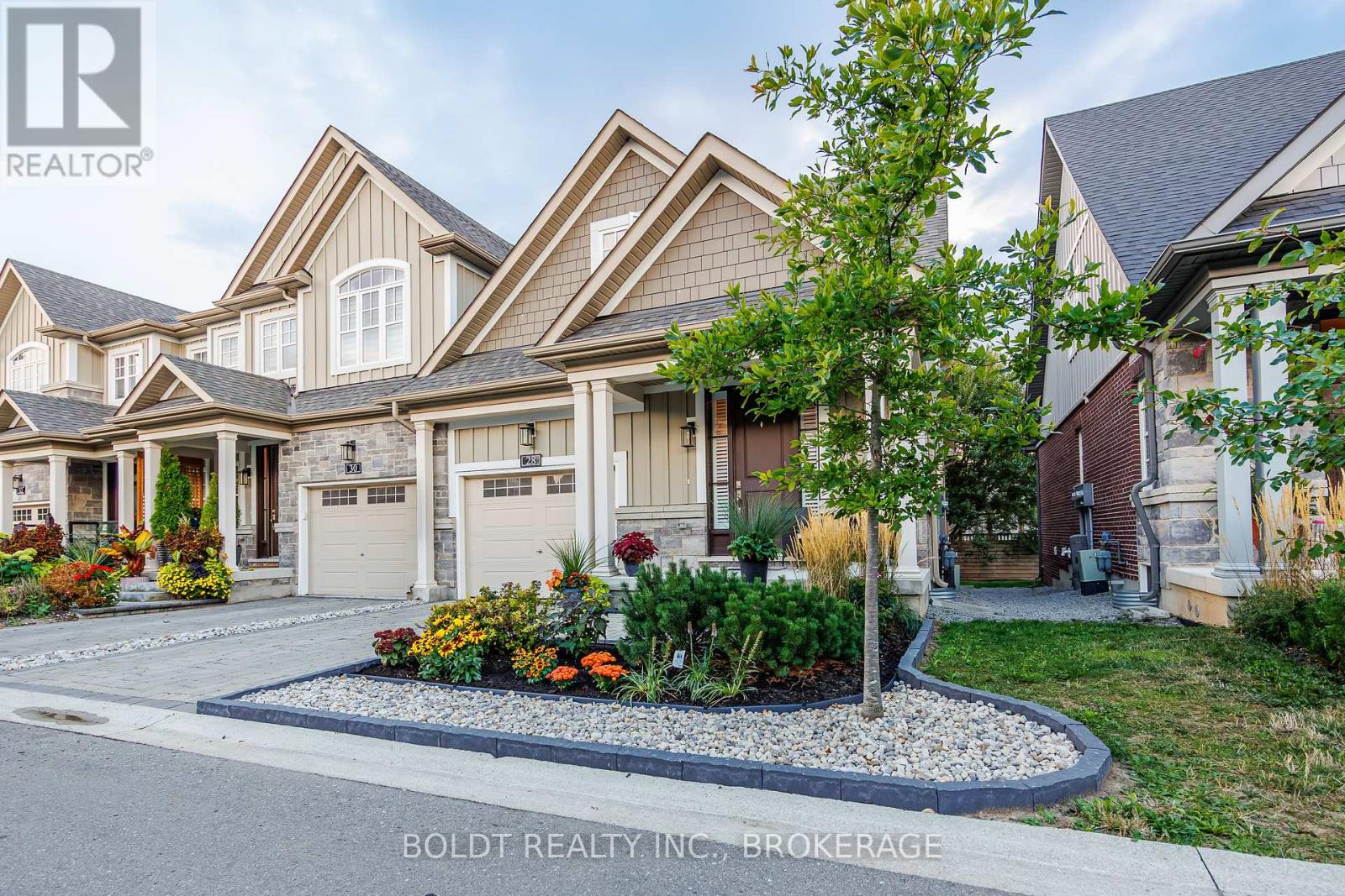 28 Windsor Circle, Niagara-On-The-Lake, Ontario  L0S 1J0 - Photo 2 - X12415015