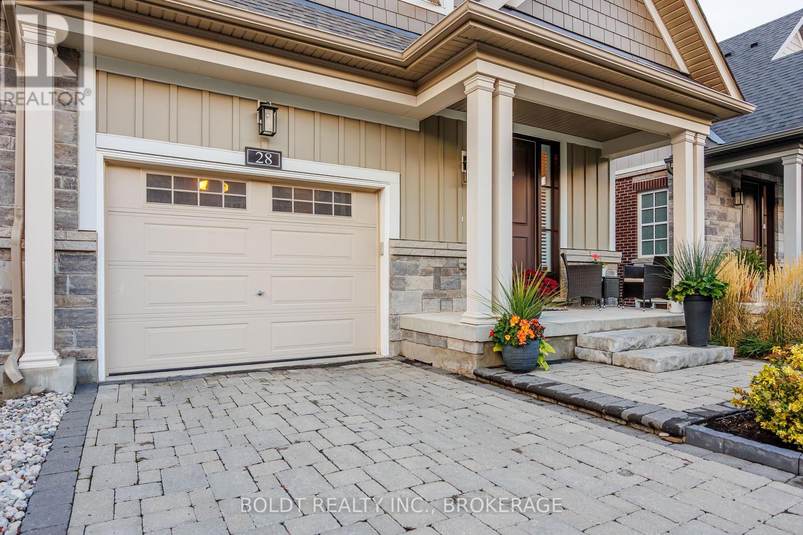 28 Windsor Circle, Niagara-On-The-Lake, Ontario  L0S 1J0 - Photo 3 - X12415015