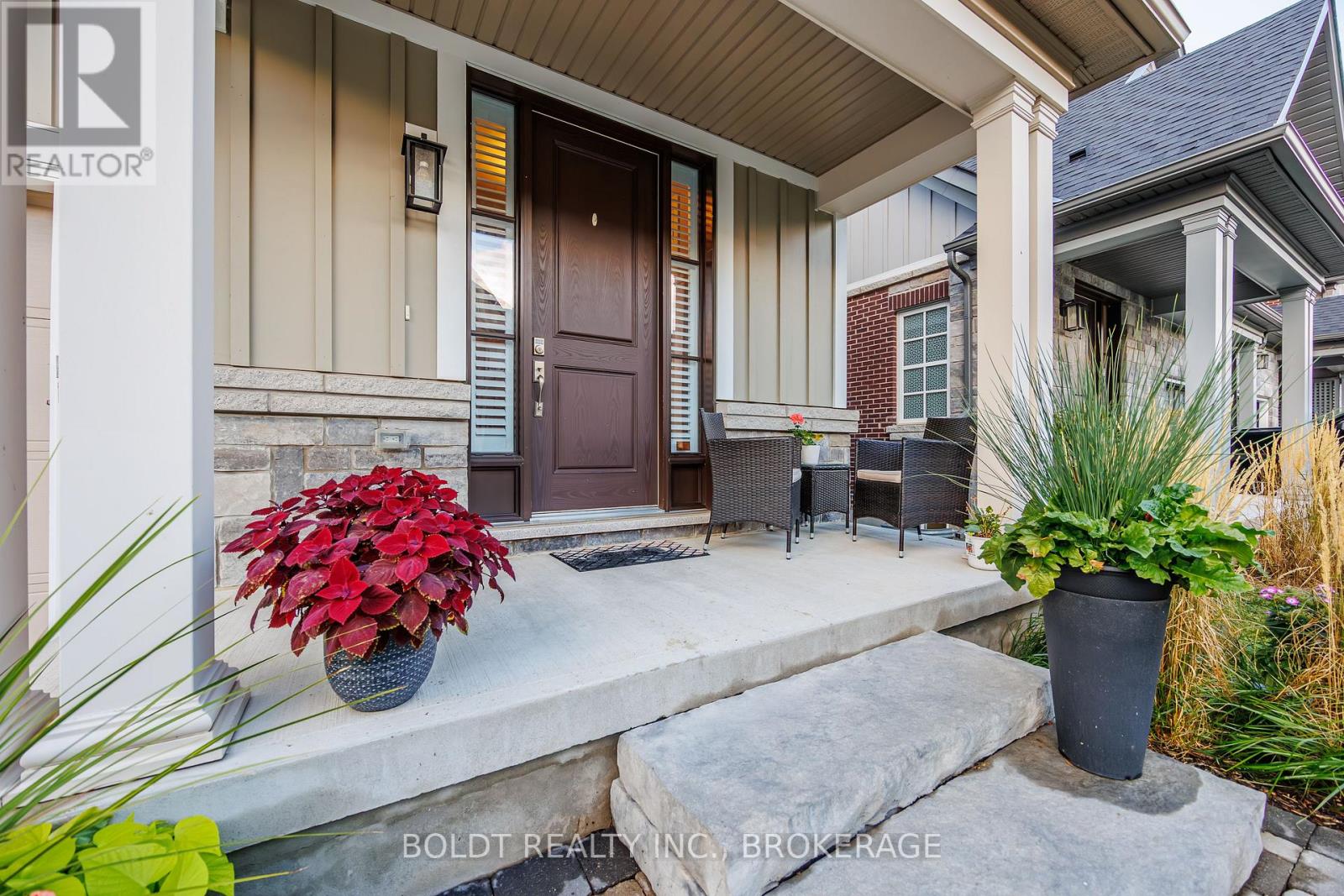 28 Windsor Circle, Niagara-On-The-Lake, Ontario  L0S 1J0 - Photo 4 - X12415015