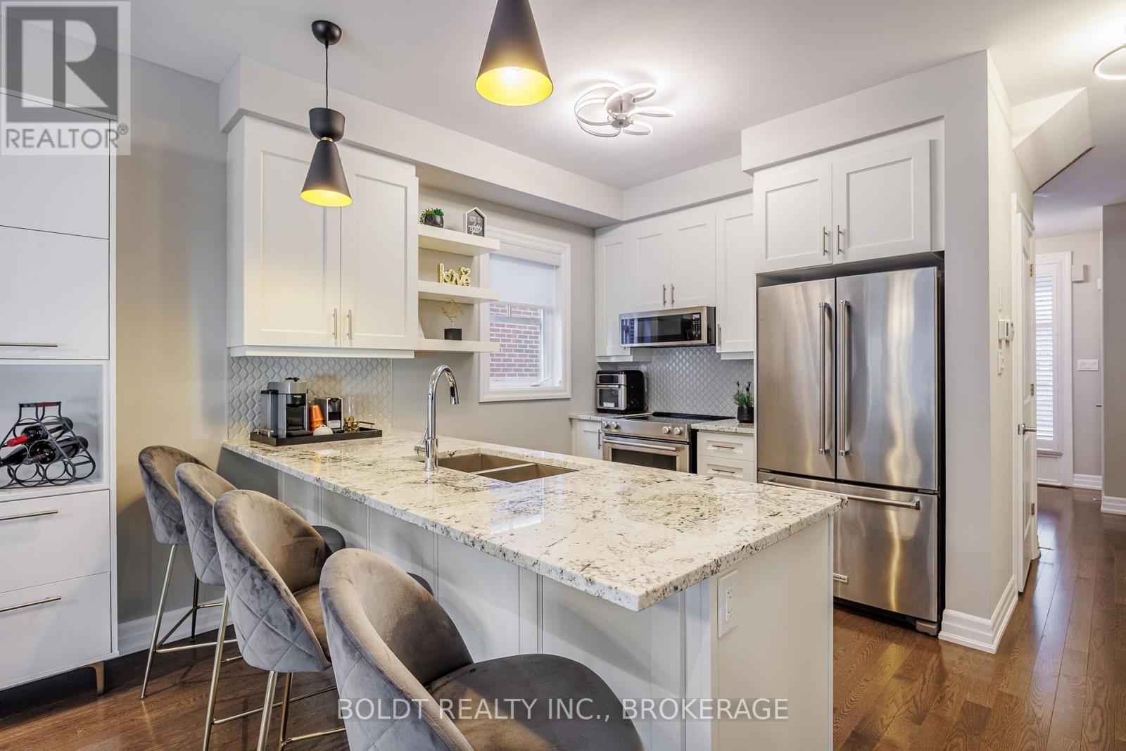 28 Windsor Circle, Niagara-On-The-Lake, Ontario  L0S 1J0 - Photo 5 - X12415015