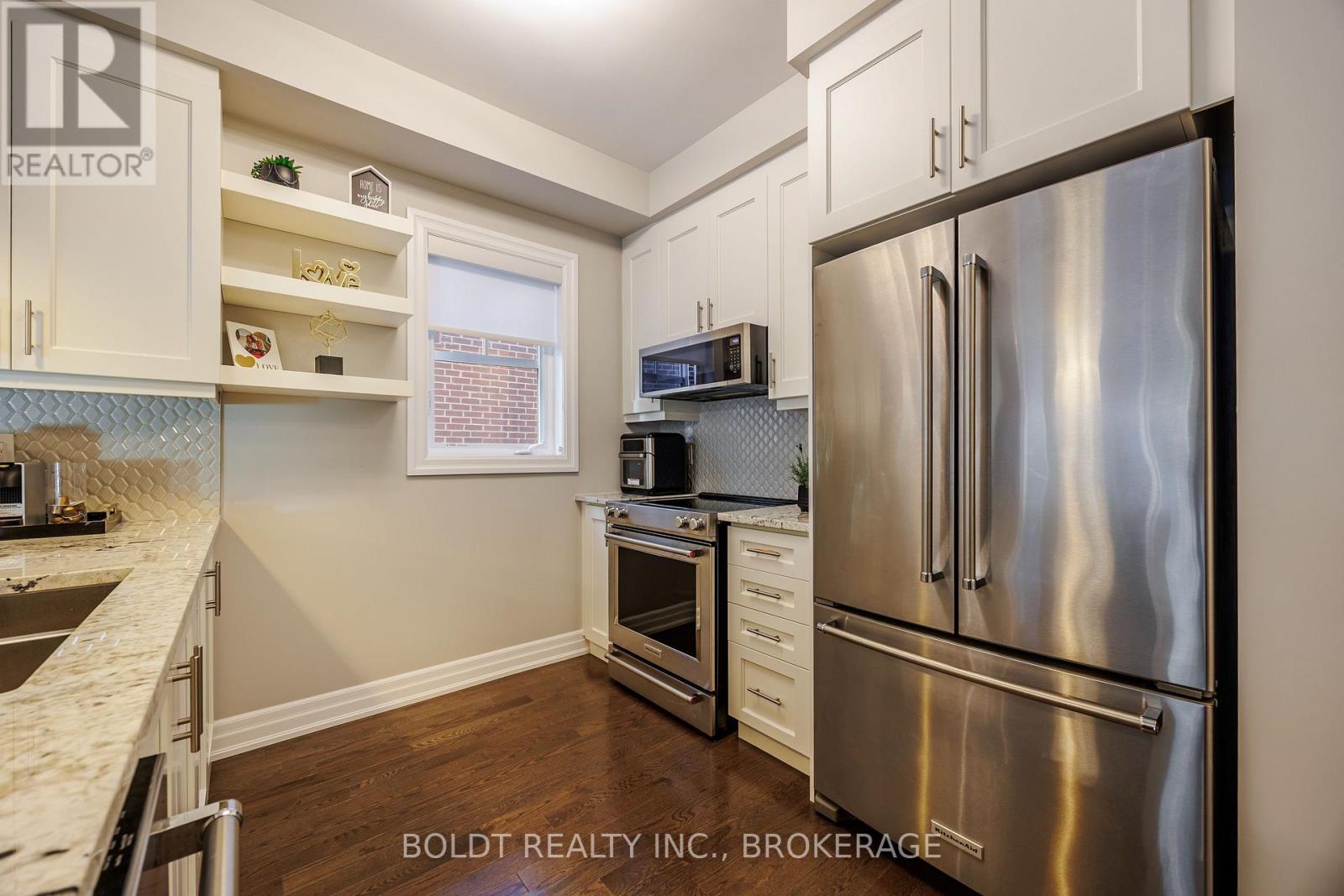 28 Windsor Circle, Niagara-On-The-Lake, Ontario  L0S 1J0 - Photo 6 - X12415015