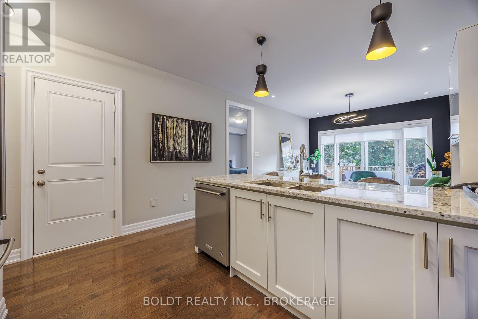 28 Windsor Circle, Niagara-On-The-Lake, Ontario  L0S 1J0 - Photo 7 - X12415015