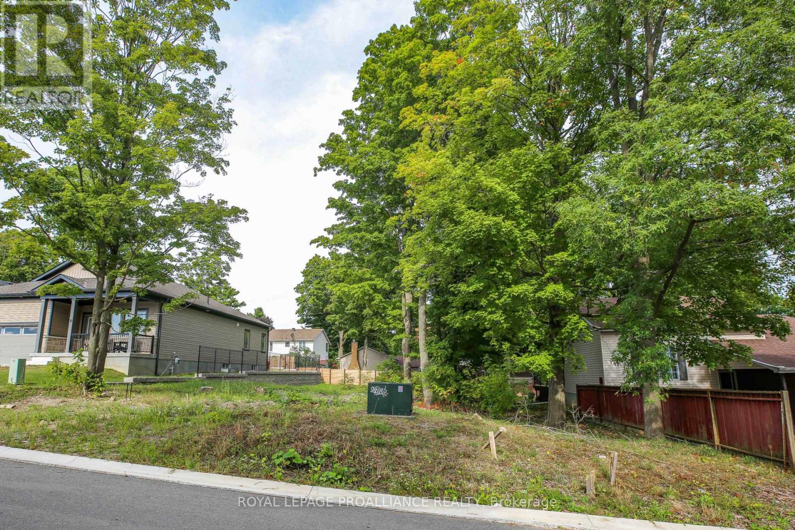 4 Adley Drive, Brockville, Ontario  K6V 6G1 - Photo 3 - X12415031