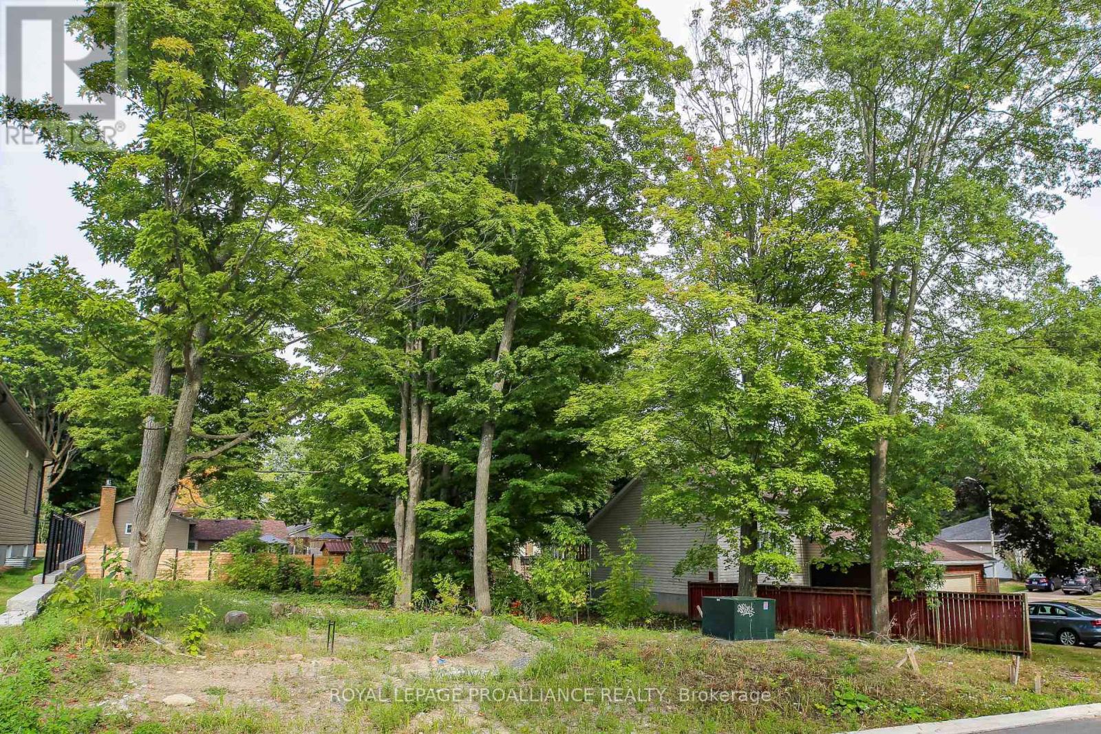 4 Adley Drive, Brockville, Ontario  K6V 6G1 - Photo 4 - X12415031