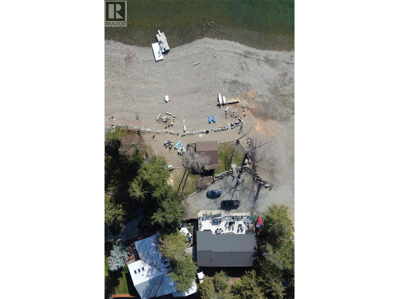 7780 Bentley Road, Anglemont, British Columbia  V0E 1M8 - Photo 10 - 10363441