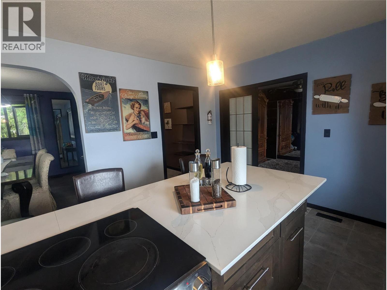 7780 Bentley Road, Anglemont, British Columbia  V0E 1M8 - Photo 11 - 10363441