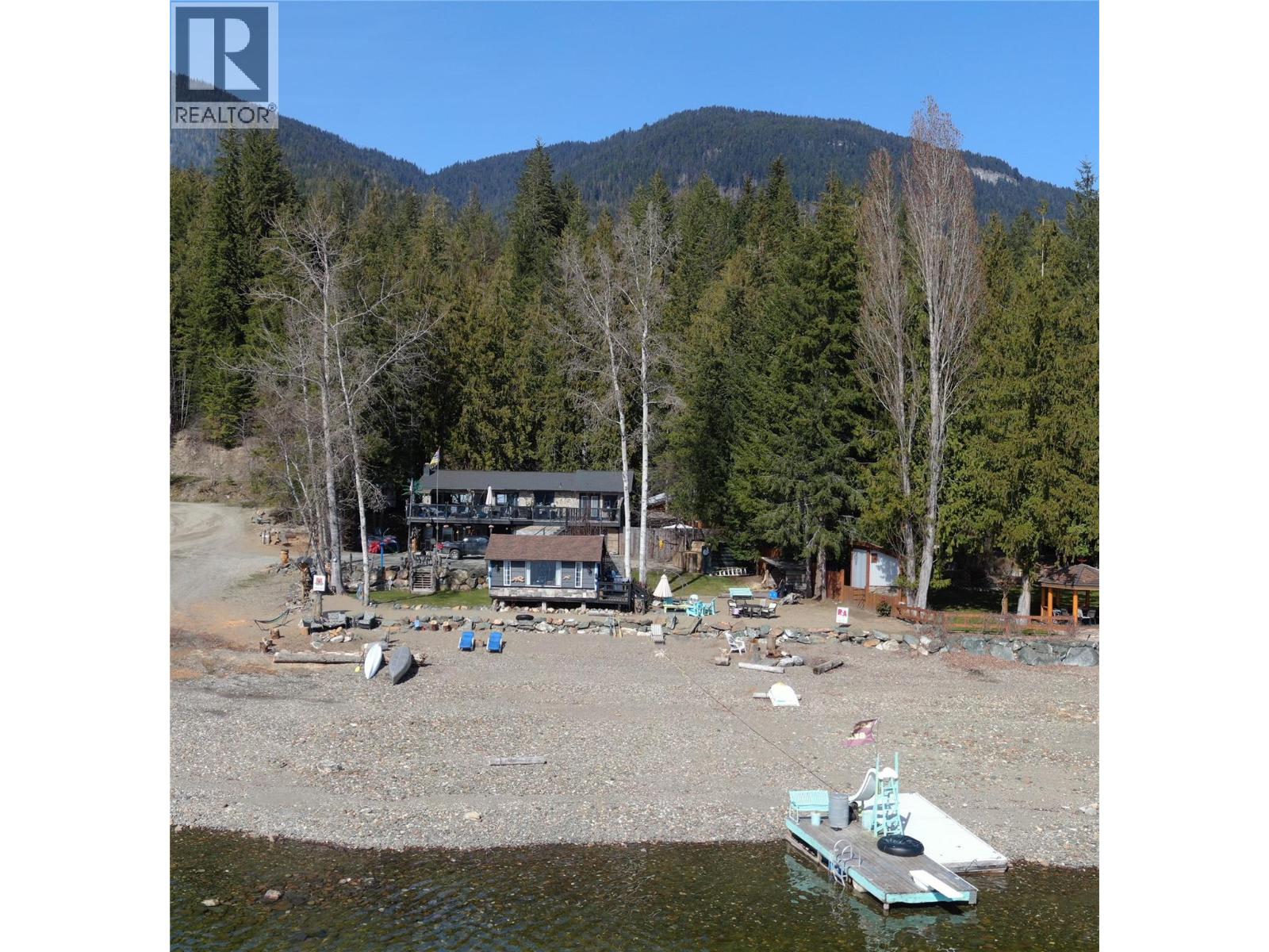 7780 Bentley Road, Anglemont, British Columbia  V0E 1M8 - Photo 3 - 10363441