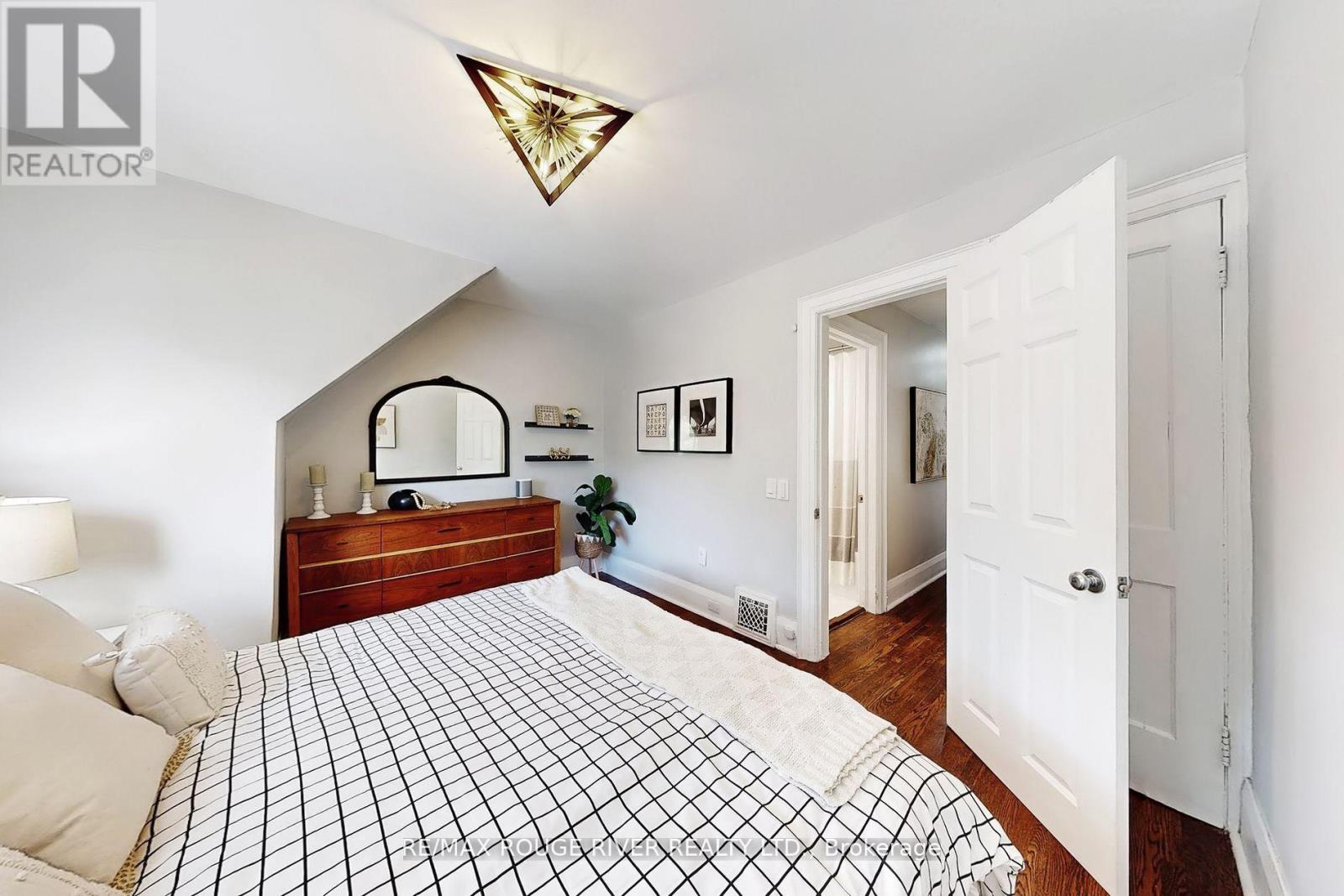 512 Main Street, Toronto, Ontario  M4C 4Y4 - Photo 18 - E12414923