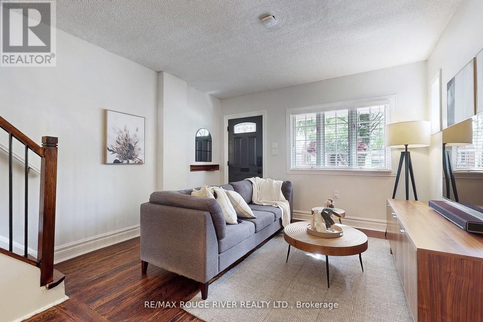 512 Main Street, Toronto, Ontario  M4C 4Y4 - Photo 5 - E12414923