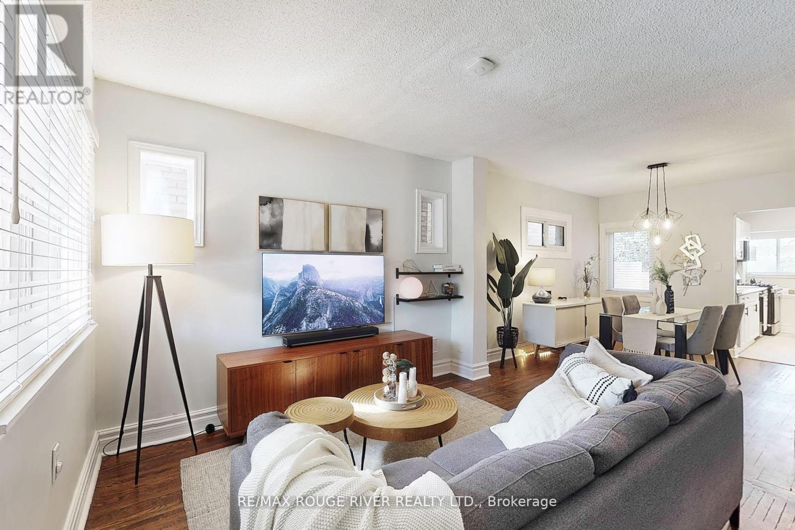 512 Main Street, Toronto, Ontario  M4C 4Y4 - Photo 8 - E12414923
