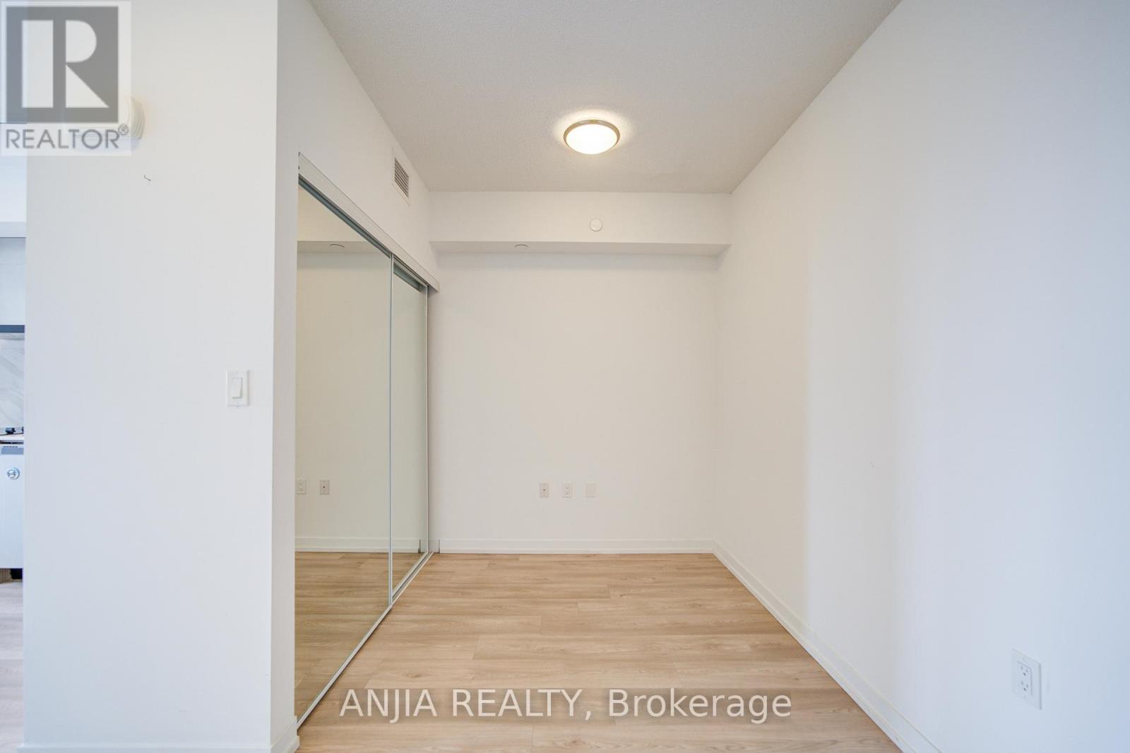1213 - 1028 Mcnicoll Avenue, Toronto, Ontario  M1W 0B5 - Photo 9 - E12414957