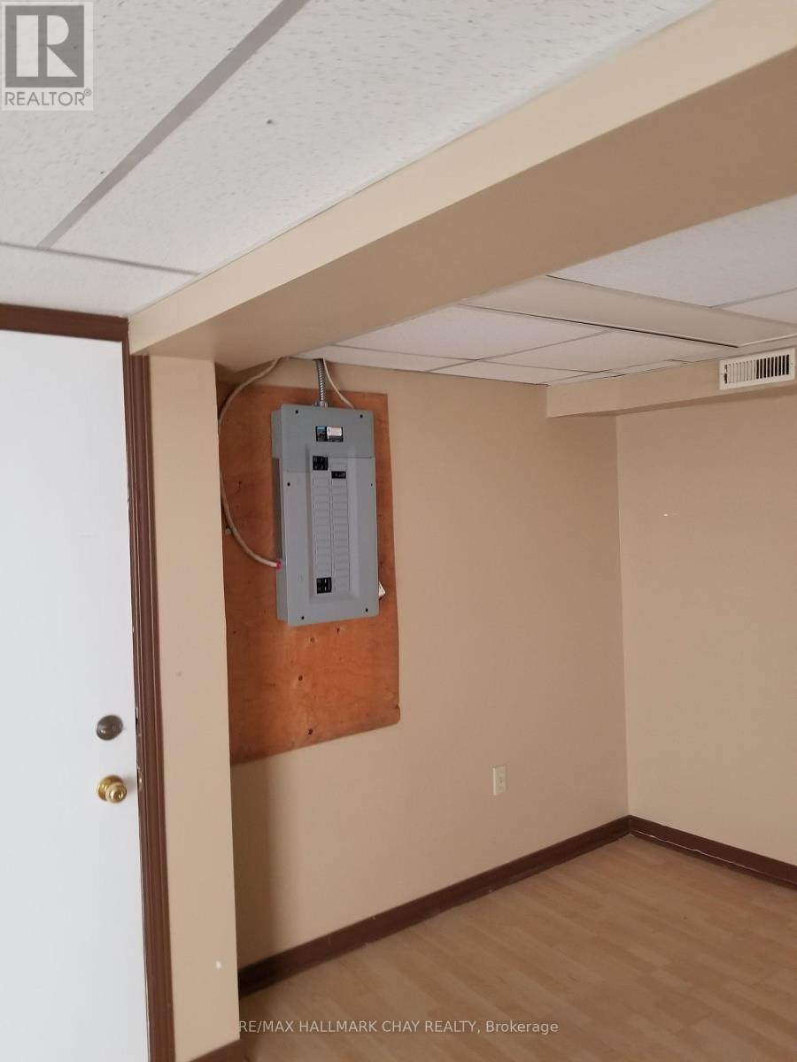 Front Ground Level Unit - 17 Queen Street S, New Tecumseth, Ontario  L0G 1W0 - Photo 11 - N12325477