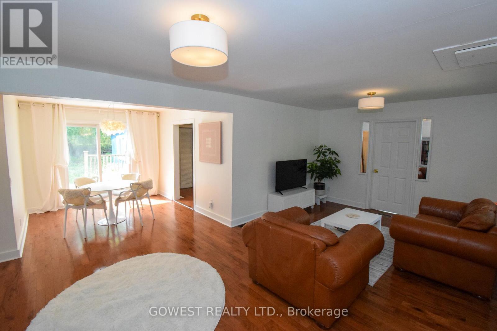 98 Delater Street, Niagara-On-The-Lake (Town), Ontario  L0S 1J0 - Photo 5 - X12412707