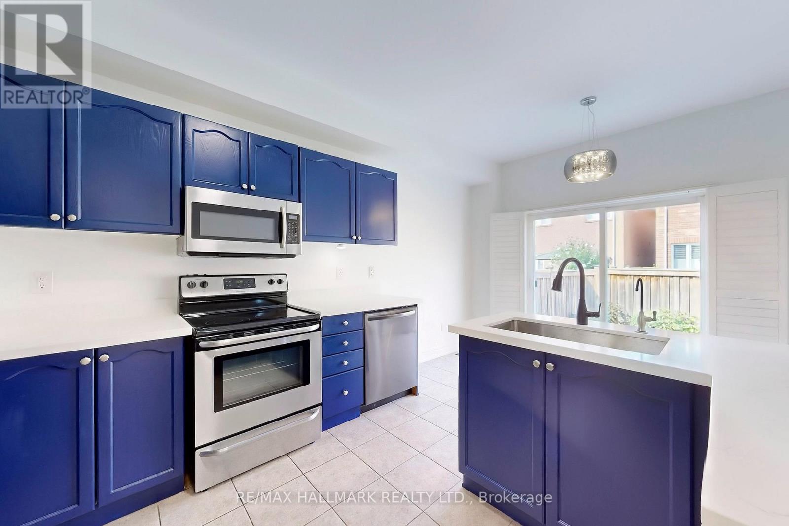 10 Chambersburg Way, Whitchurch-Stouffville (Stouffville), Ontario  L4A 0P3 - Photo 11 - N12414909