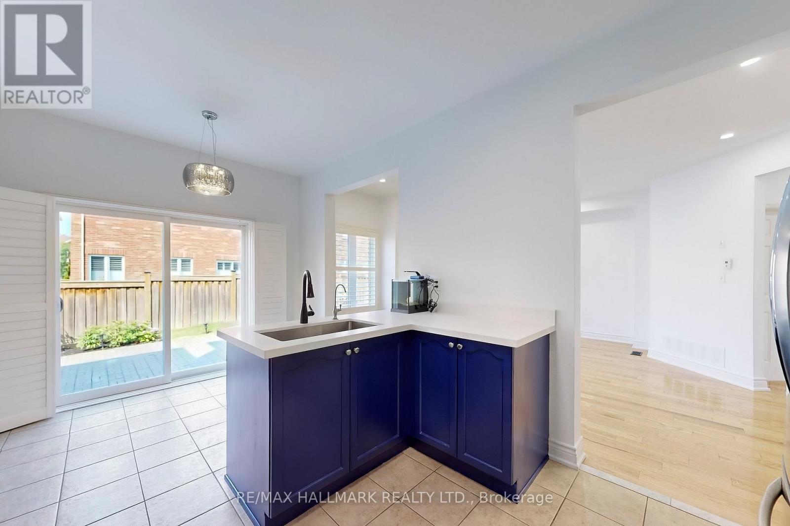 10 Chambersburg Way, Whitchurch-Stouffville (Stouffville), Ontario  L4A 0P3 - Photo 18 - N12414909