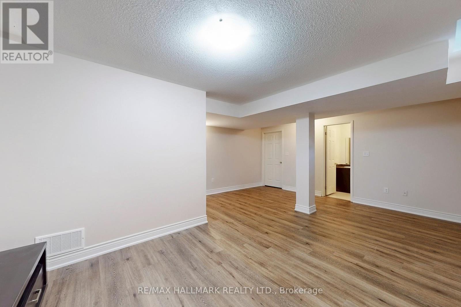 10 Chambersburg Way, Whitchurch-Stouffville (Stouffville), Ontario  L4A 0P3 - Photo 37 - N12414909