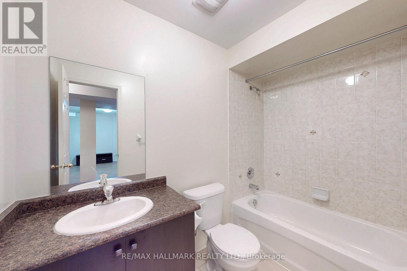 10 Chambersburg Way, Whitchurch-Stouffville (Stouffville), Ontario  L4A 0P3 - Photo 38 - N12414909