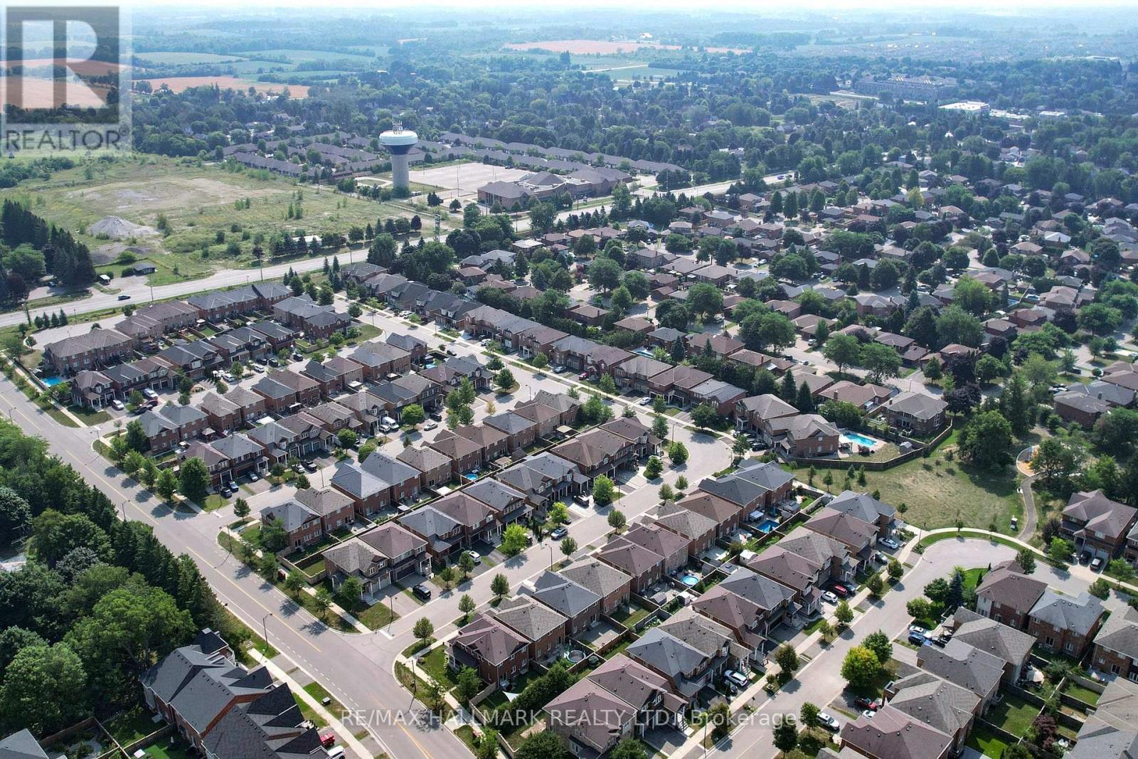 10 Chambersburg Way, Whitchurch-Stouffville (Stouffville), Ontario  L4A 0P3 - Photo 49 - N12414909